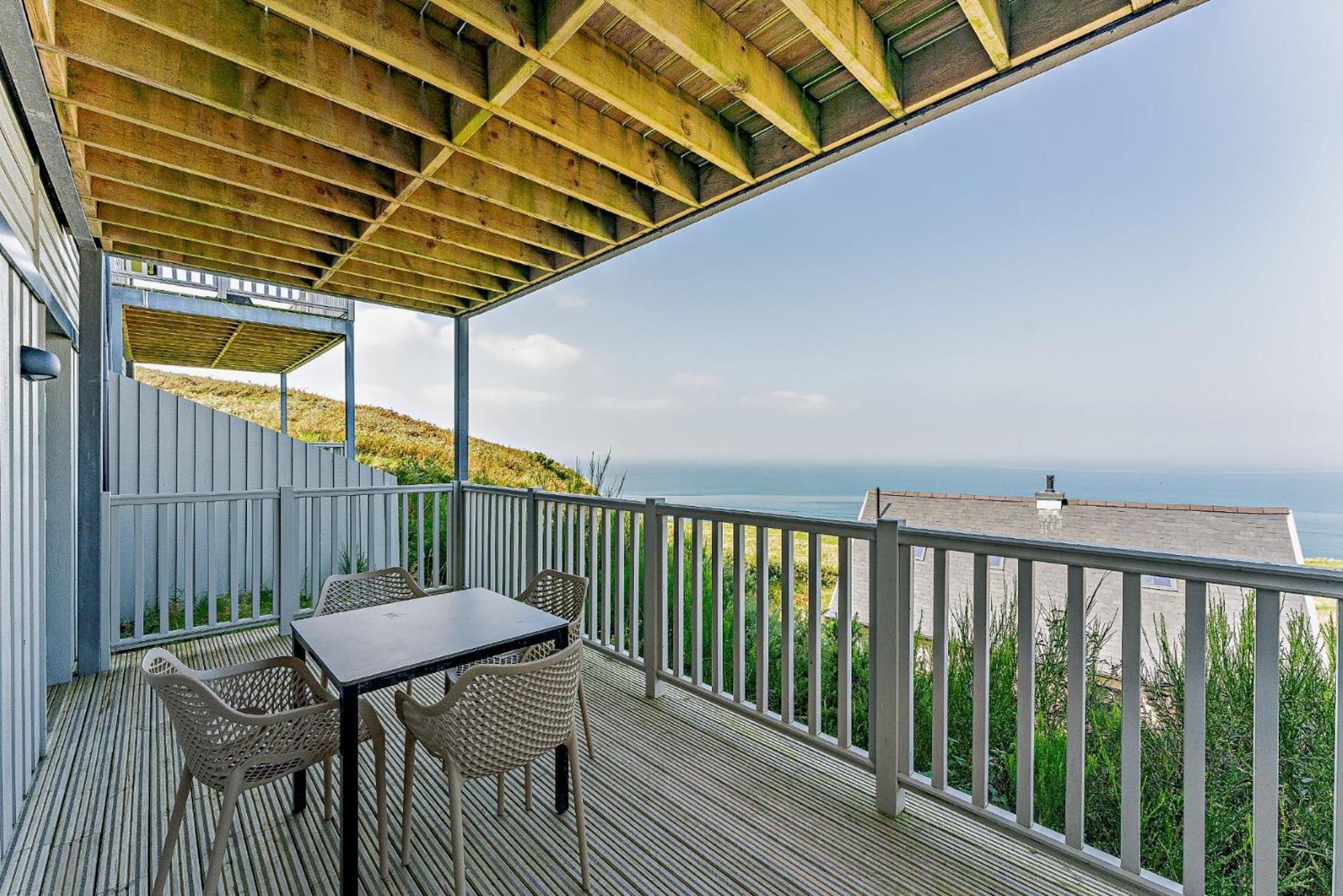2 Bed Ground Floor Apartment - 11 Plas Pistyll Buitenkant foto